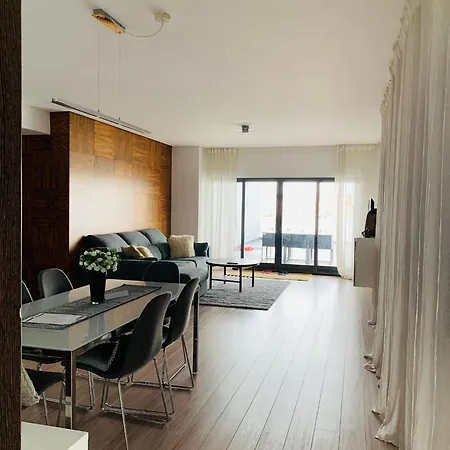 Modern Flat Near Lisbon With Garage *